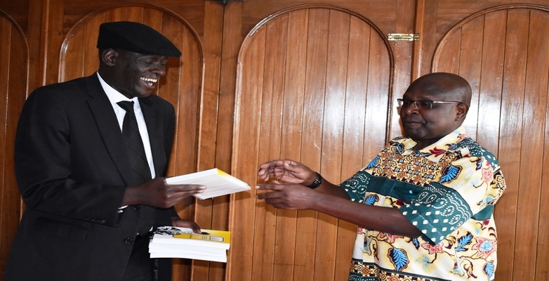 Dr. Francis Owakah UoN donates books